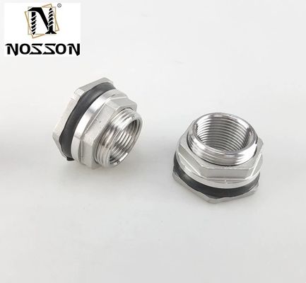 Accesorios para el tanque de agua de baño de acero inoxidable de cabeza hexagonal con conector de pezón de hilo masculino y diseño de cabeza igual