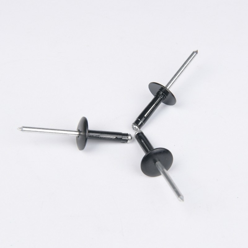 Revestimiento blanco de cabeza de cúpula de extremo abierto rivet ciego para los requisitos del cliente en acero inoxidable